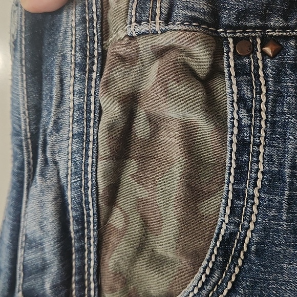 LEI Jean Shorts Size 11 Blue Stretch Denim Low Rise Camo with Crochet Fringe - Picture 2 of 5